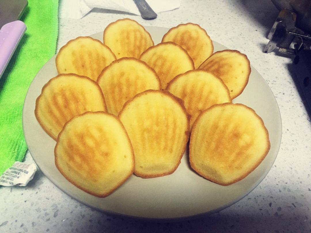 玛德琳（蓝带方）