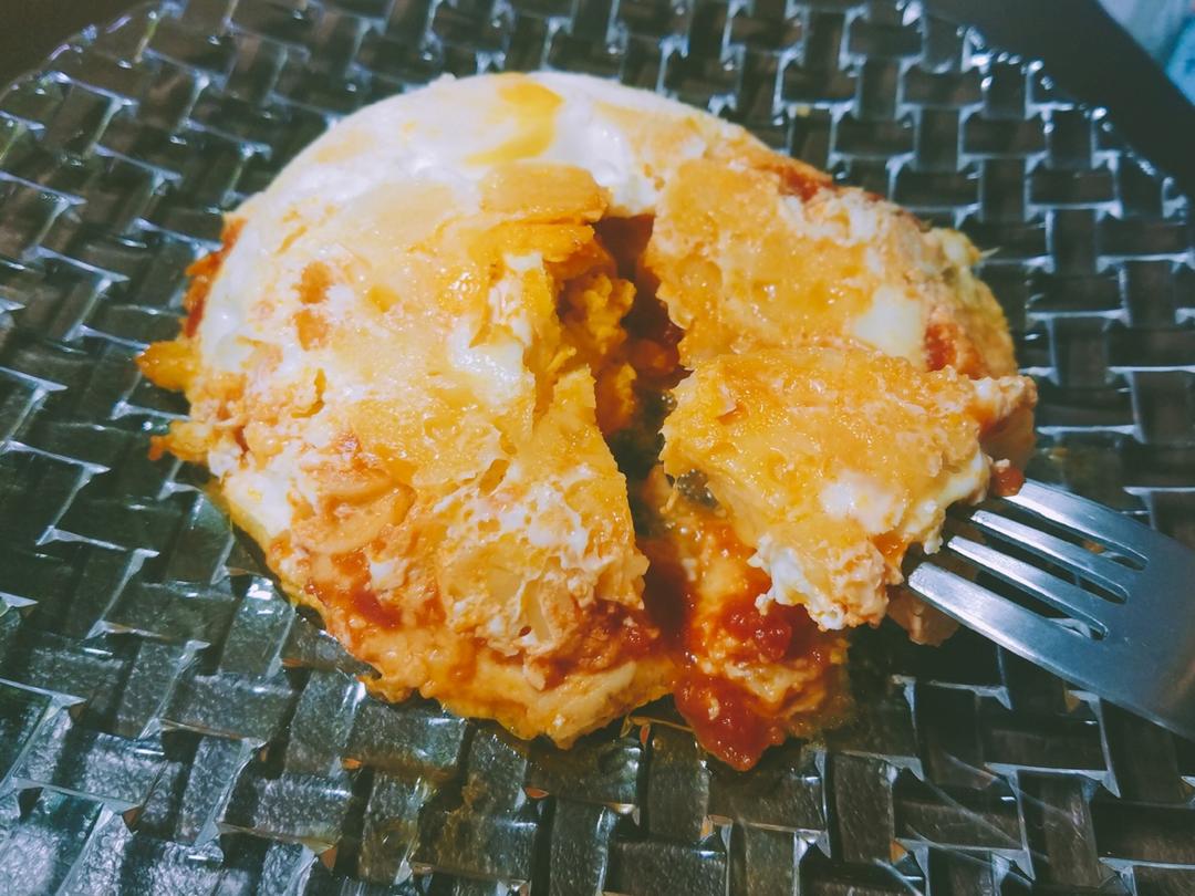 只需摆好材料去微波！惊艳全家的早餐端上桌：香肠奶酪烘蛋