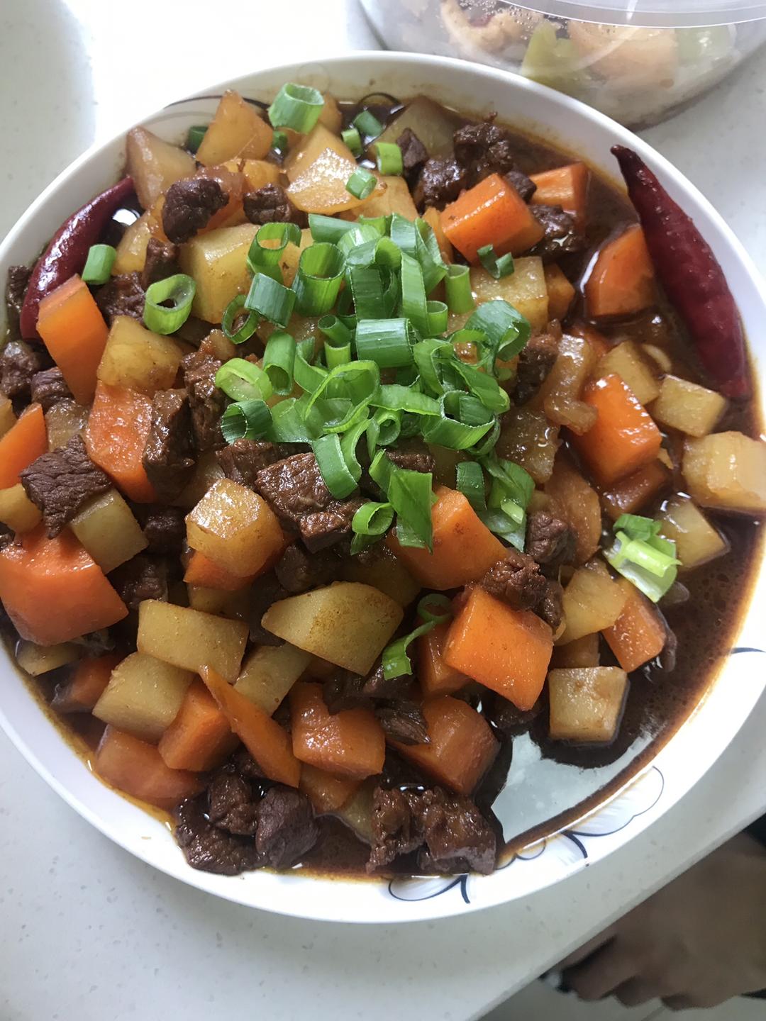 美味简单的牛肉炖土豆的做法