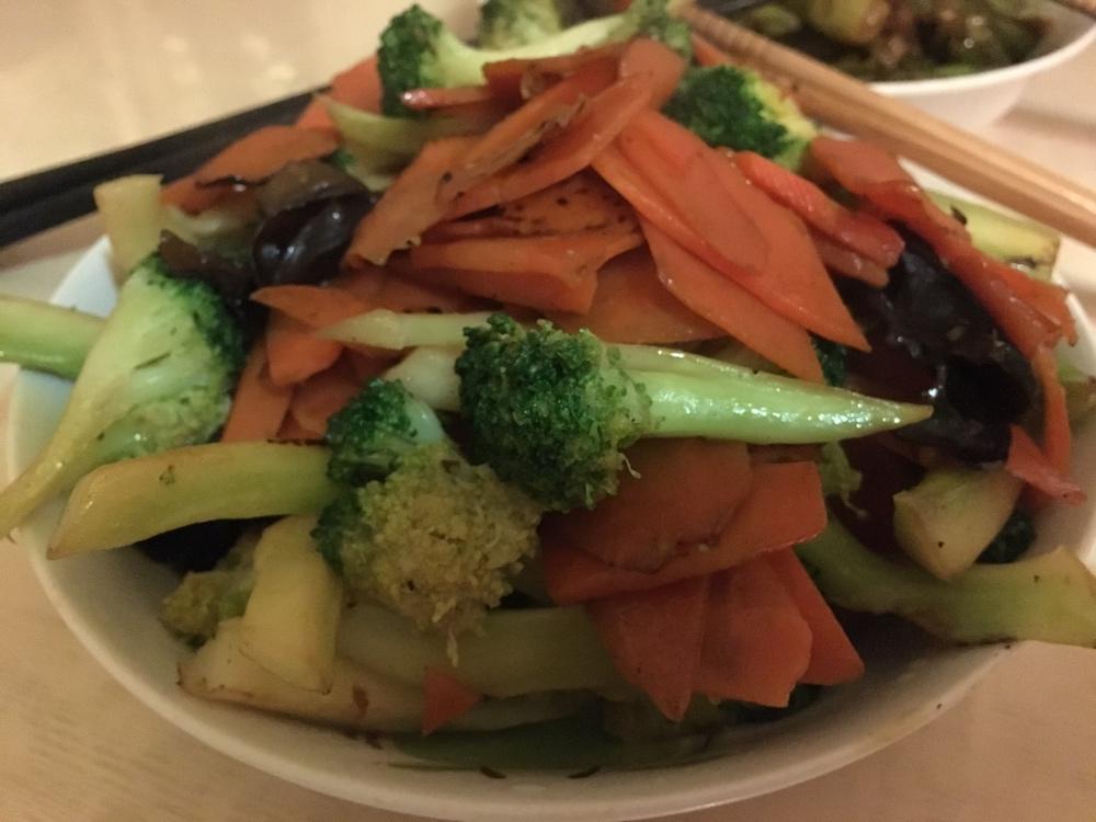 胡萝卜木耳炒西兰花2.10的做法