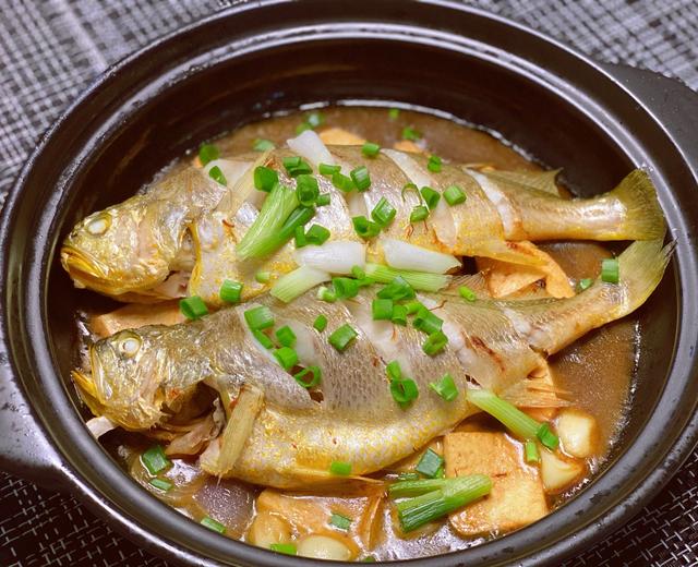 8分钟砂锅焖黄花鱼的做法
