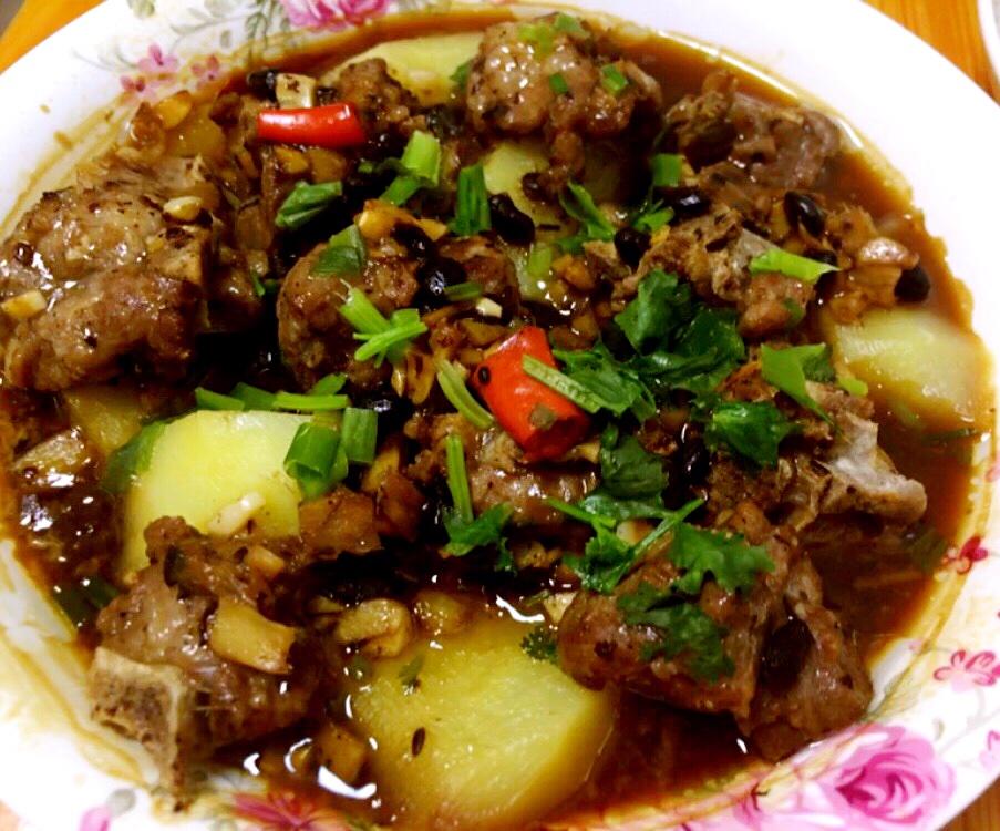 土豆蒸排骨的做法