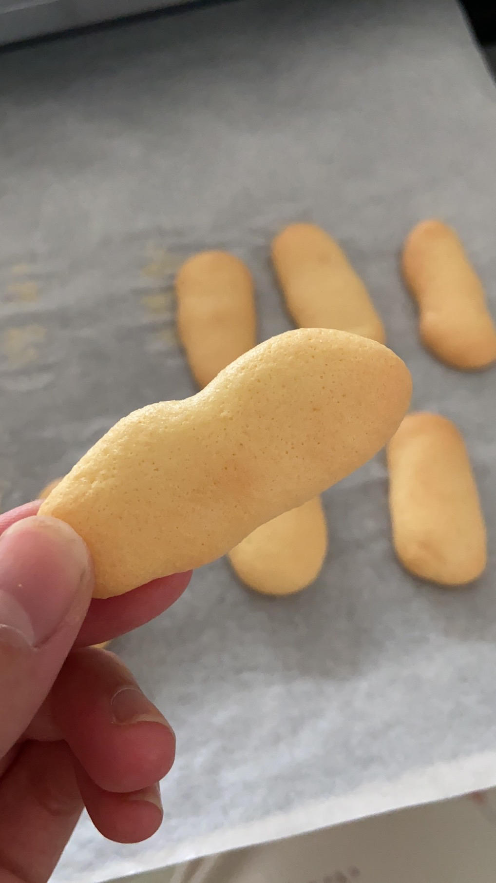 2颗鸡蛋做一盘烤箱美食💥脆脆的手指饼干