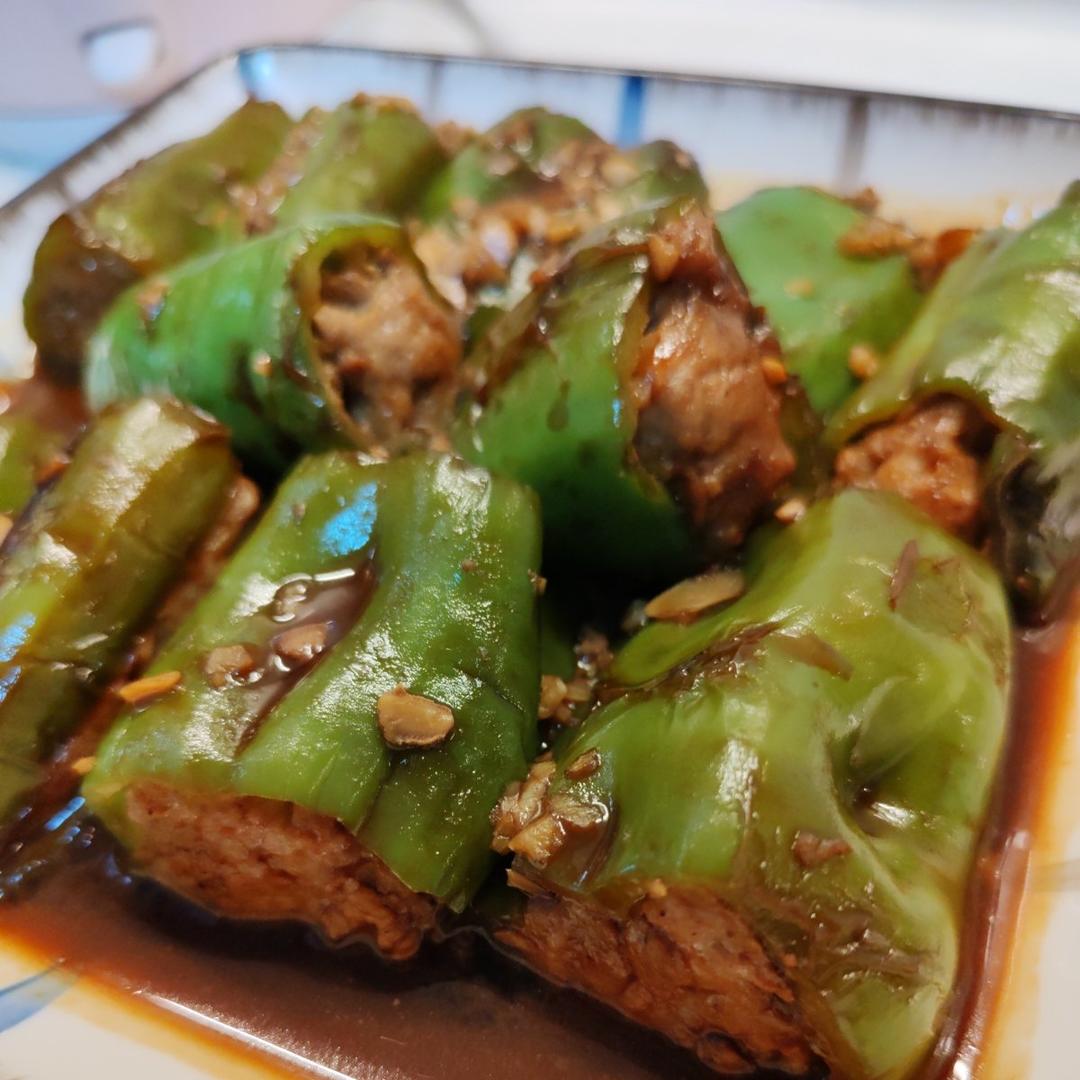 下饭菜“青椒酿肉”，香糯多汁鲜嫩下饭
