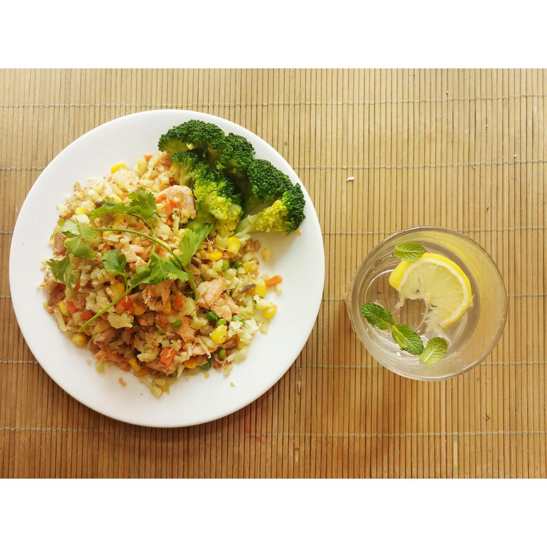 【健康三餐】三文鱼时蔬菜花米炒饭
