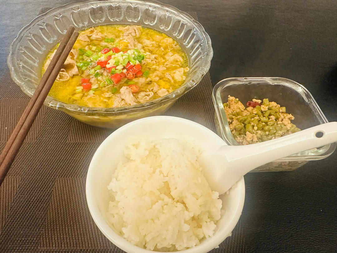 金汤肥牛（千万别放太多黄灯笼酱!!!辣死了!!!!）