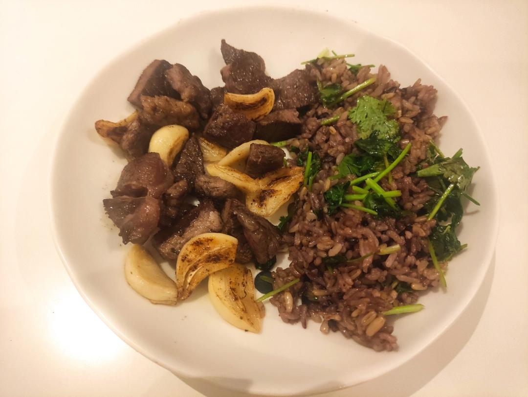 蒜瓣骰子牛肉粒