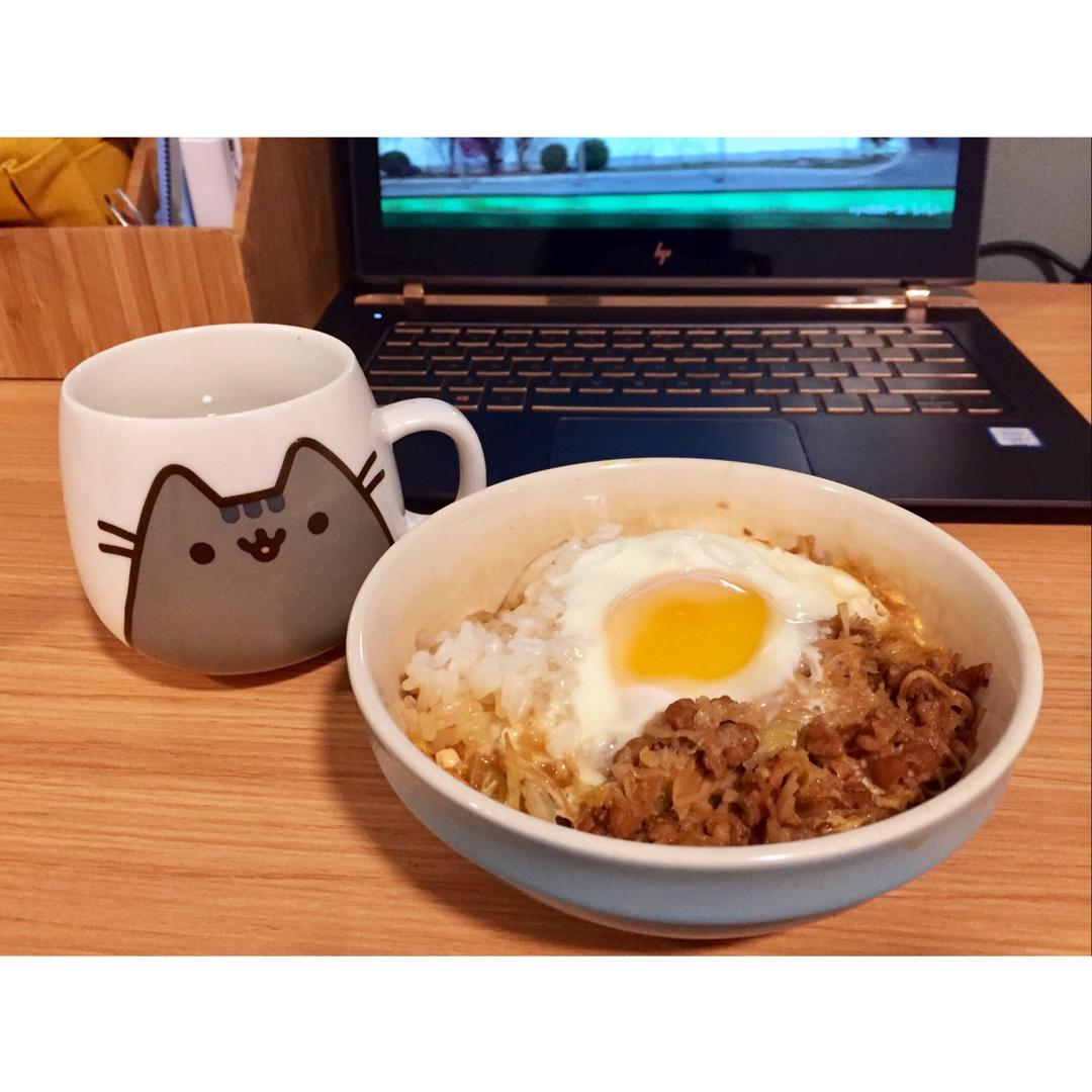 【温泉蛋肥牛盖饭】