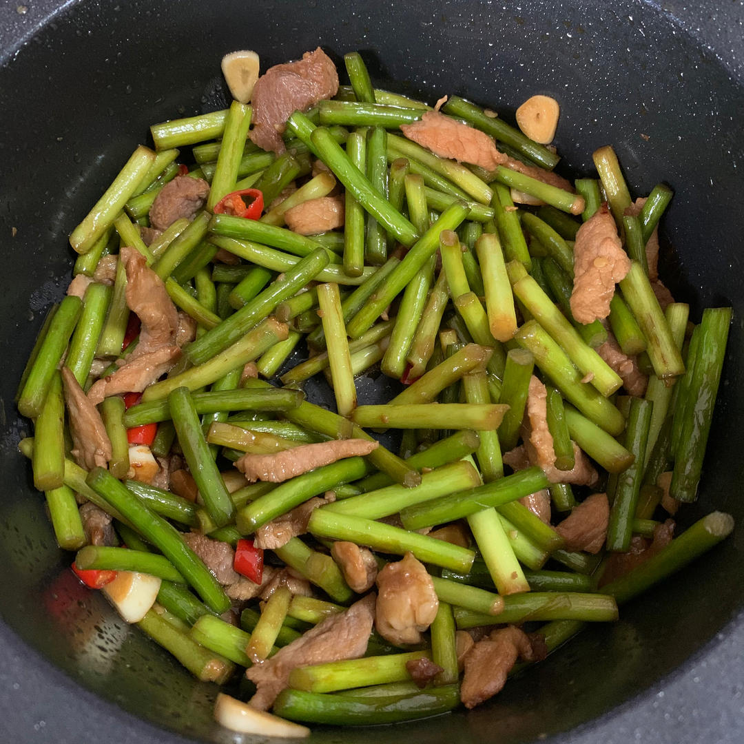 简单易做的下饭菜－蒜苔炒肉