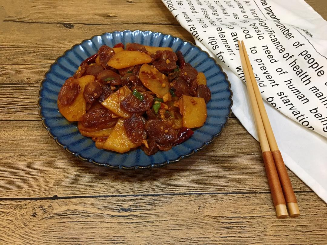 超级下饭的腊肠炒豆瓣土豆片
