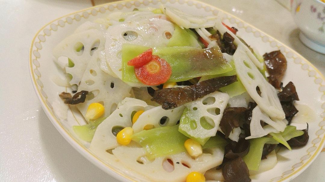 素菜也可以这么美—荷塘小炒