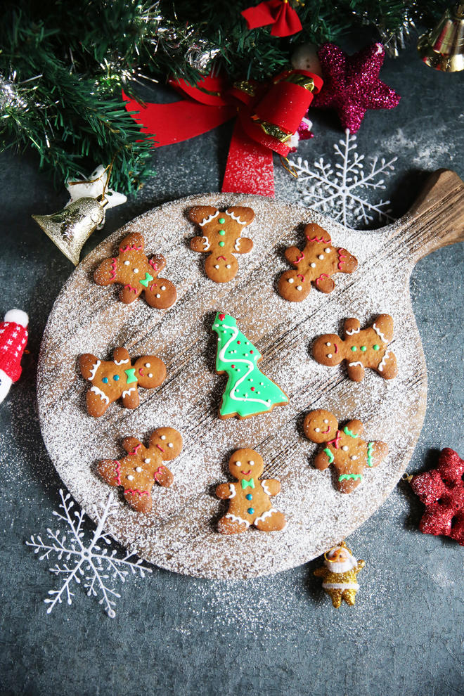 圣诞祝福装入饼干中——姜饼人的做法