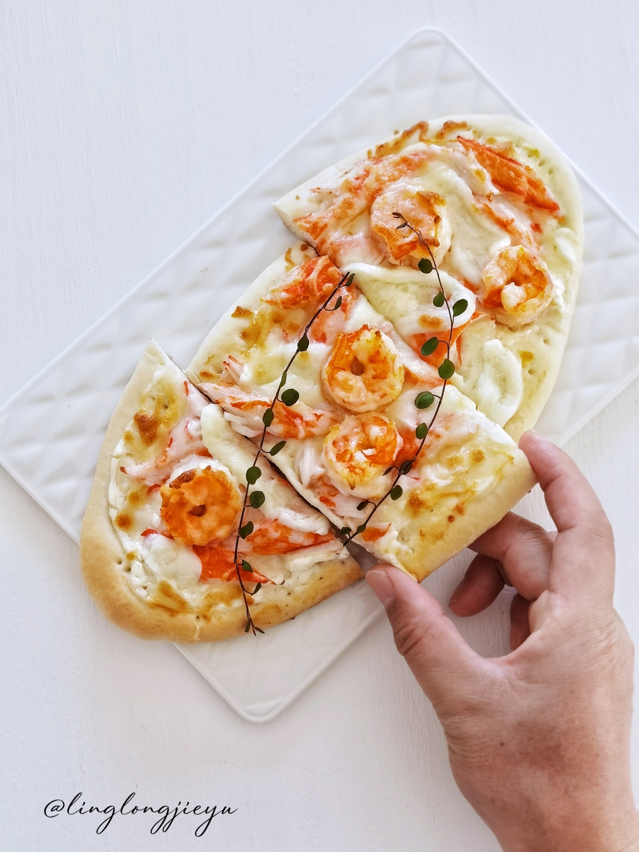 鲜虾蟹柳奶酪披萨的做法
