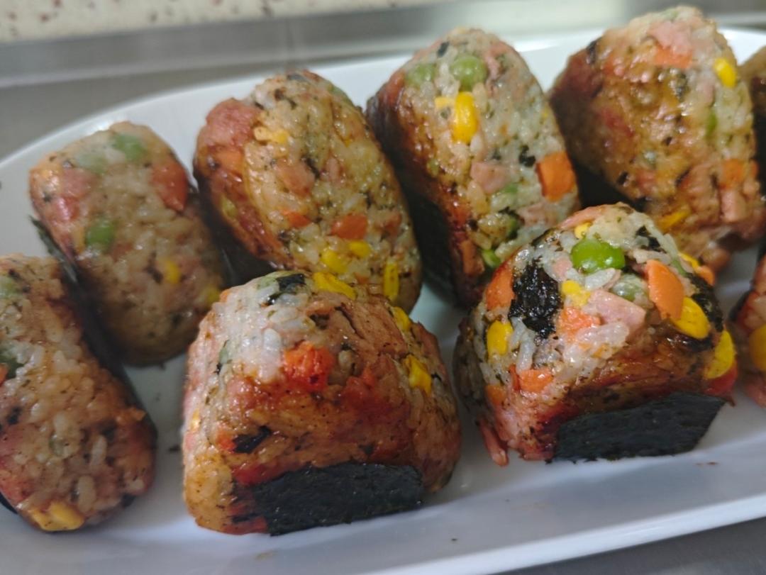 剩米饭这样做好吃好吃到转圈圈，自制日式海苔饭团