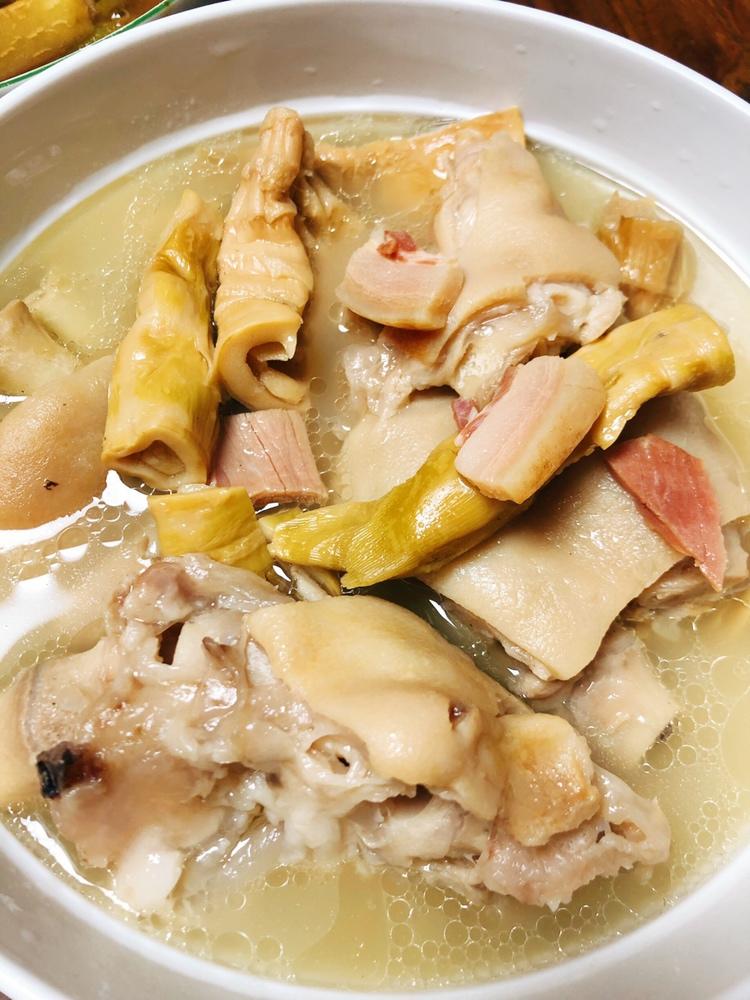咸肉笋干猪蹄汤