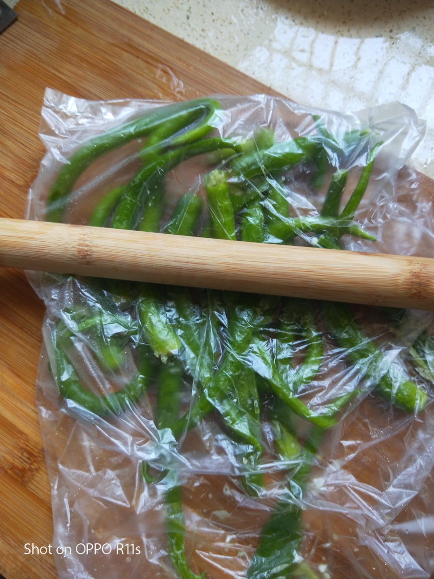超级下饭开胃的豆豉煸辣椒的做法 步骤2