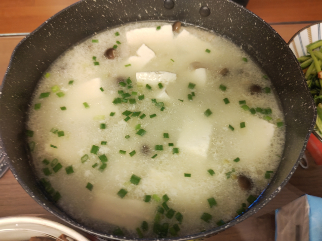 简单美味低卡的虾皮豆腐汤