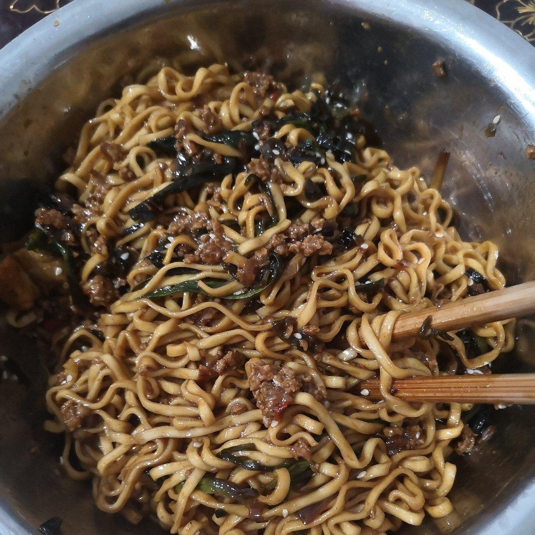 10分钟搞定的一碗葱油拌面