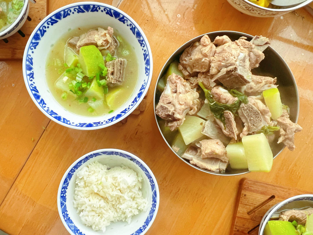 白萝卜排骨汤