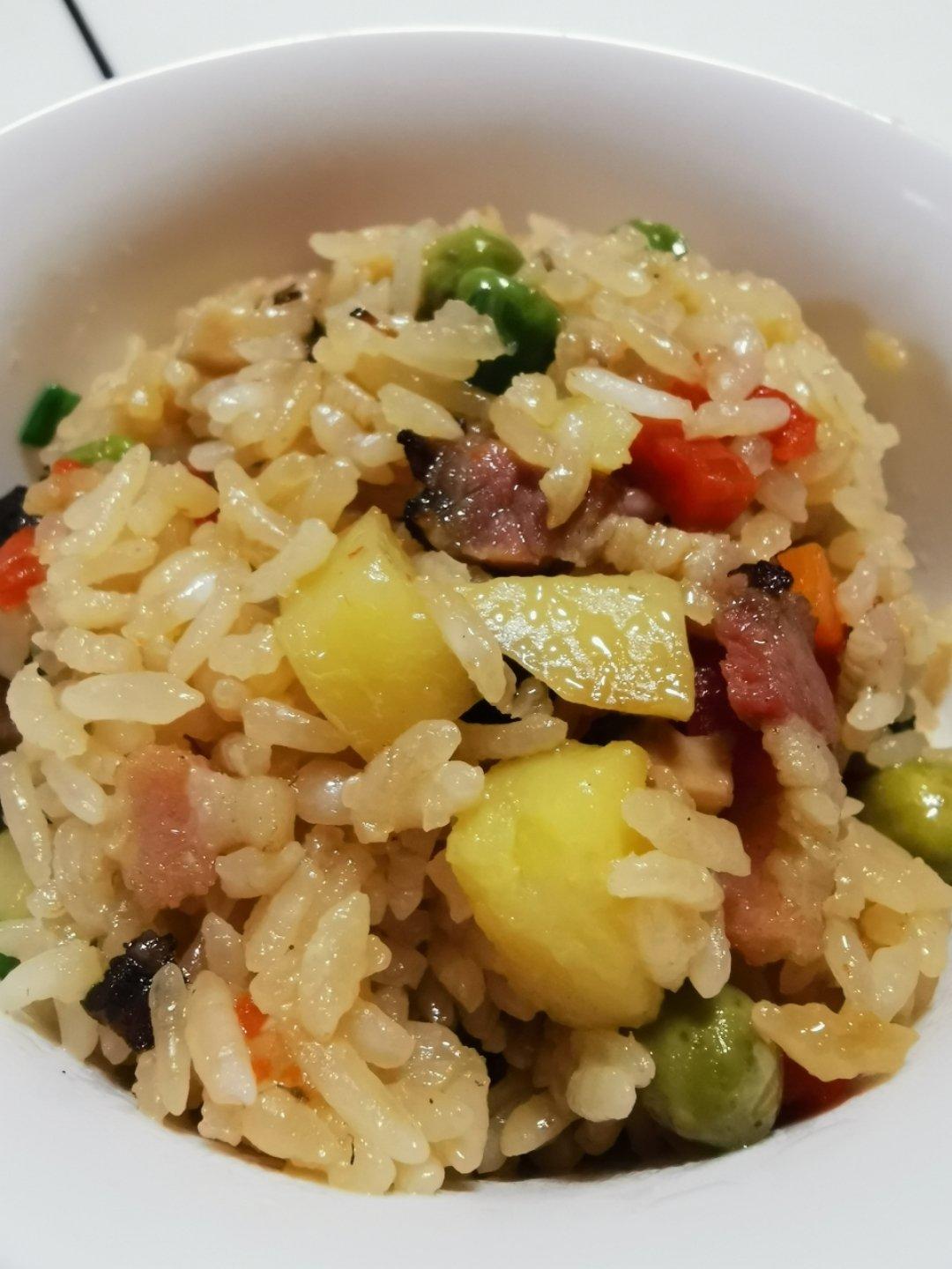 ゞl★d做的土豆腊肉焖饭(电饭煲)