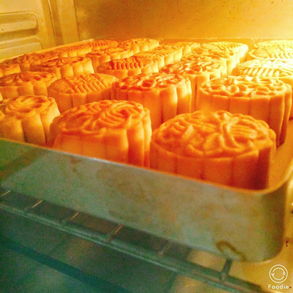 广式月饼—蛋黄莲蓉月饼