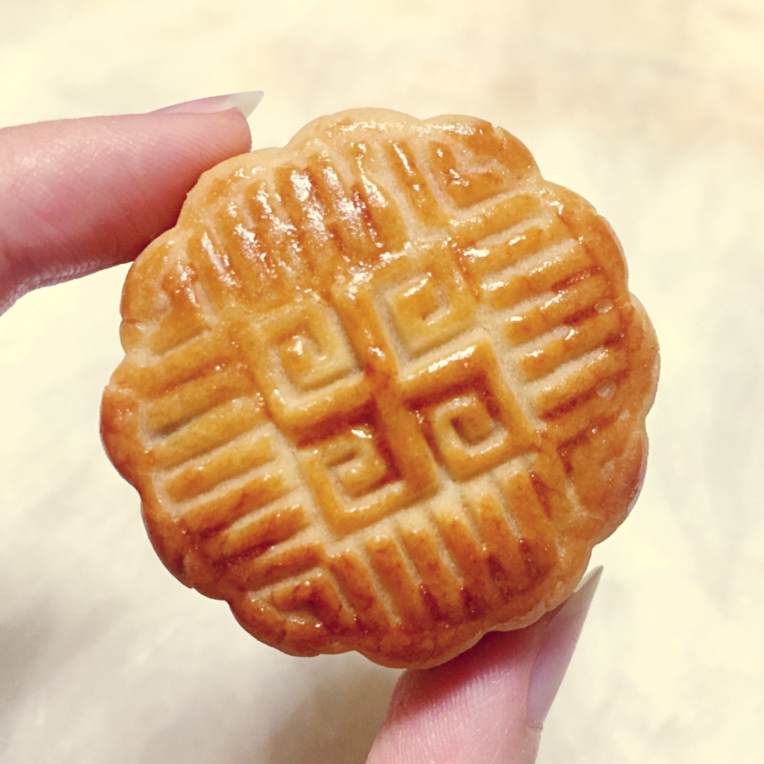 广式月饼—蛋黄莲蓉月饼