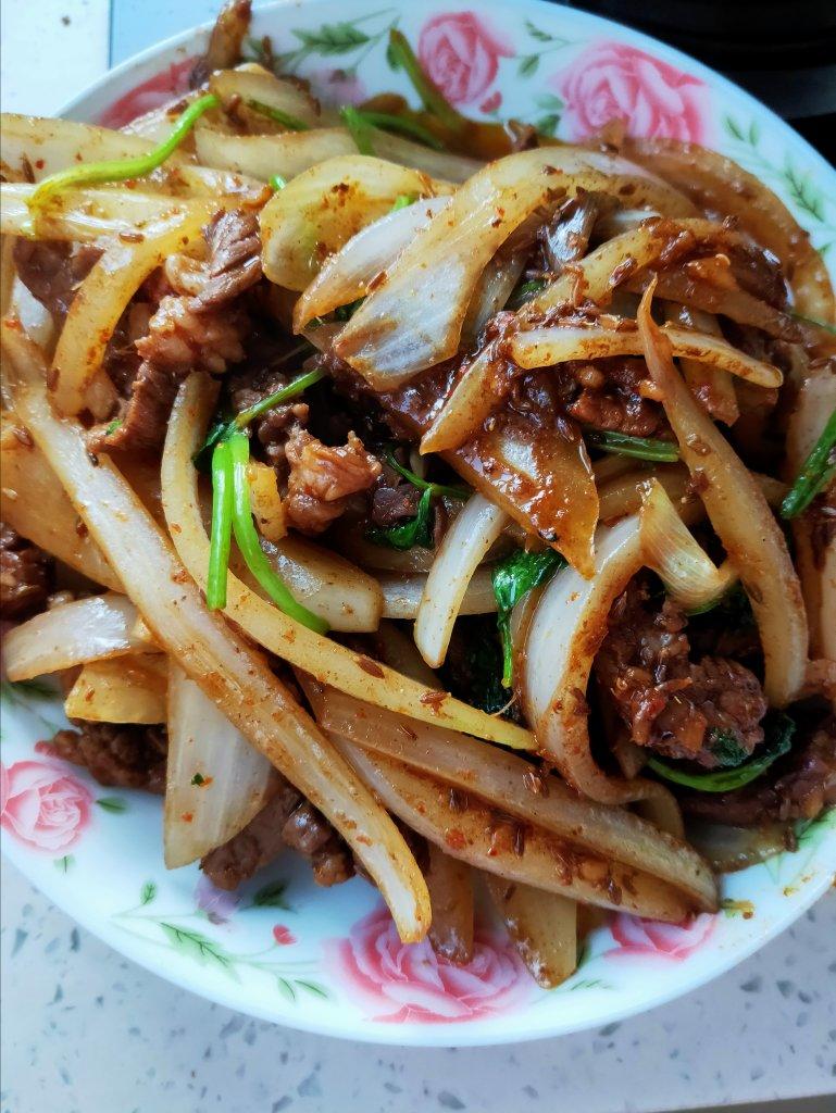 洋葱爆孜然牛肉