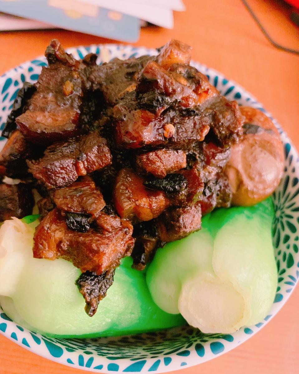 洋葱酥卤肉饭