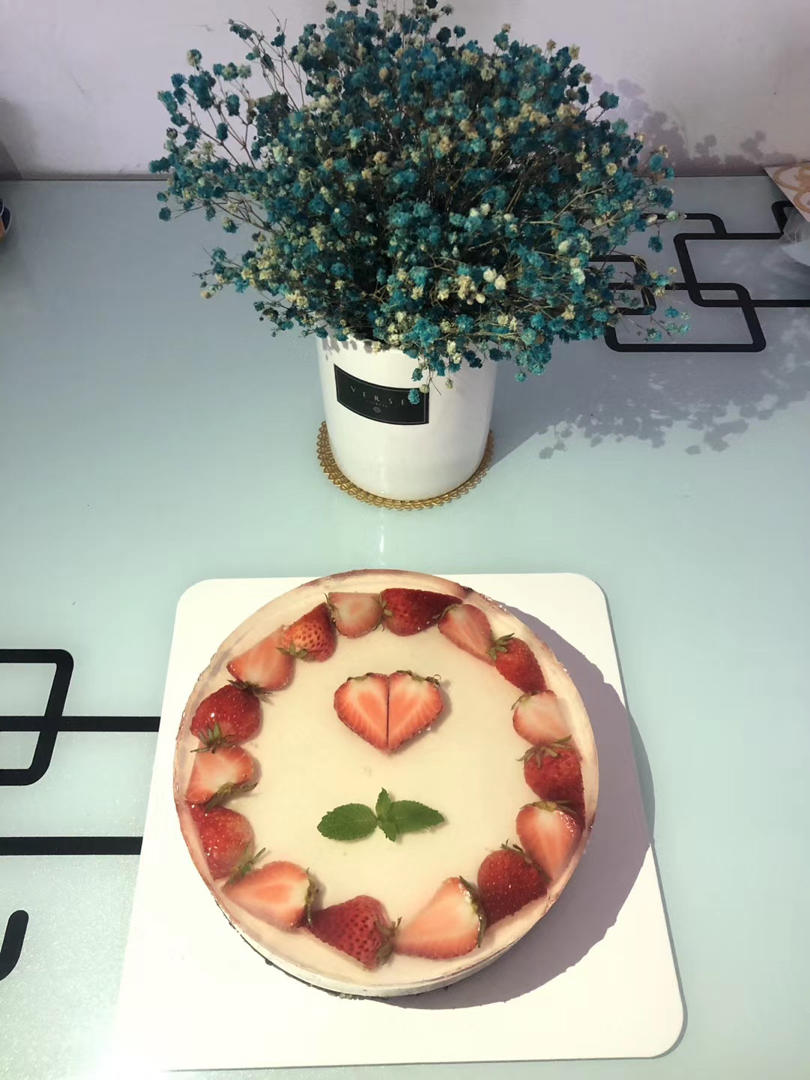 草莓酸奶慕斯蛋糕，无需烤箱！酸甜低脂又健康！