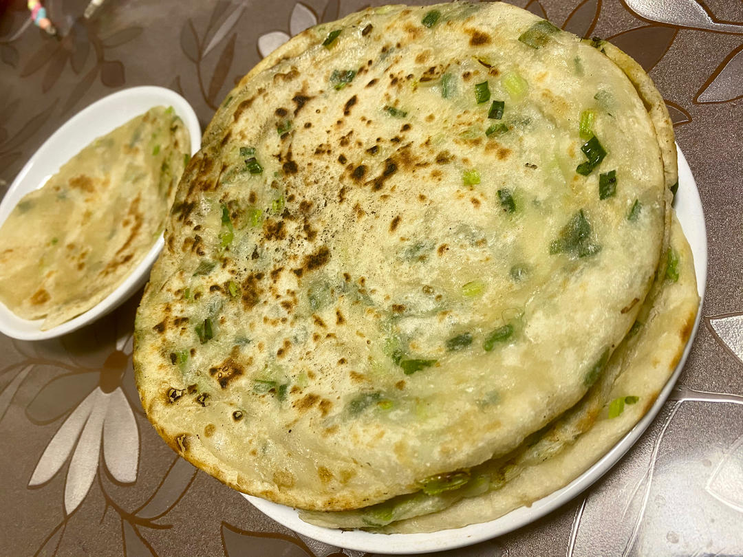 半发面家常葱油饼 凉了不硬 做法简单 附细节视频详解