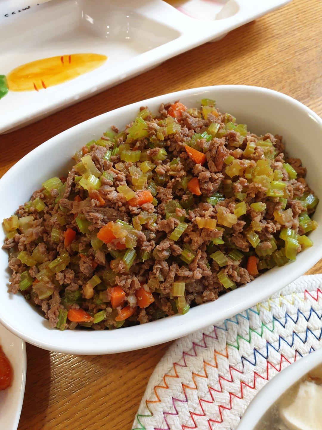 请叫我豆芽不要菜做的芹菜牛肉末「下饭神器」