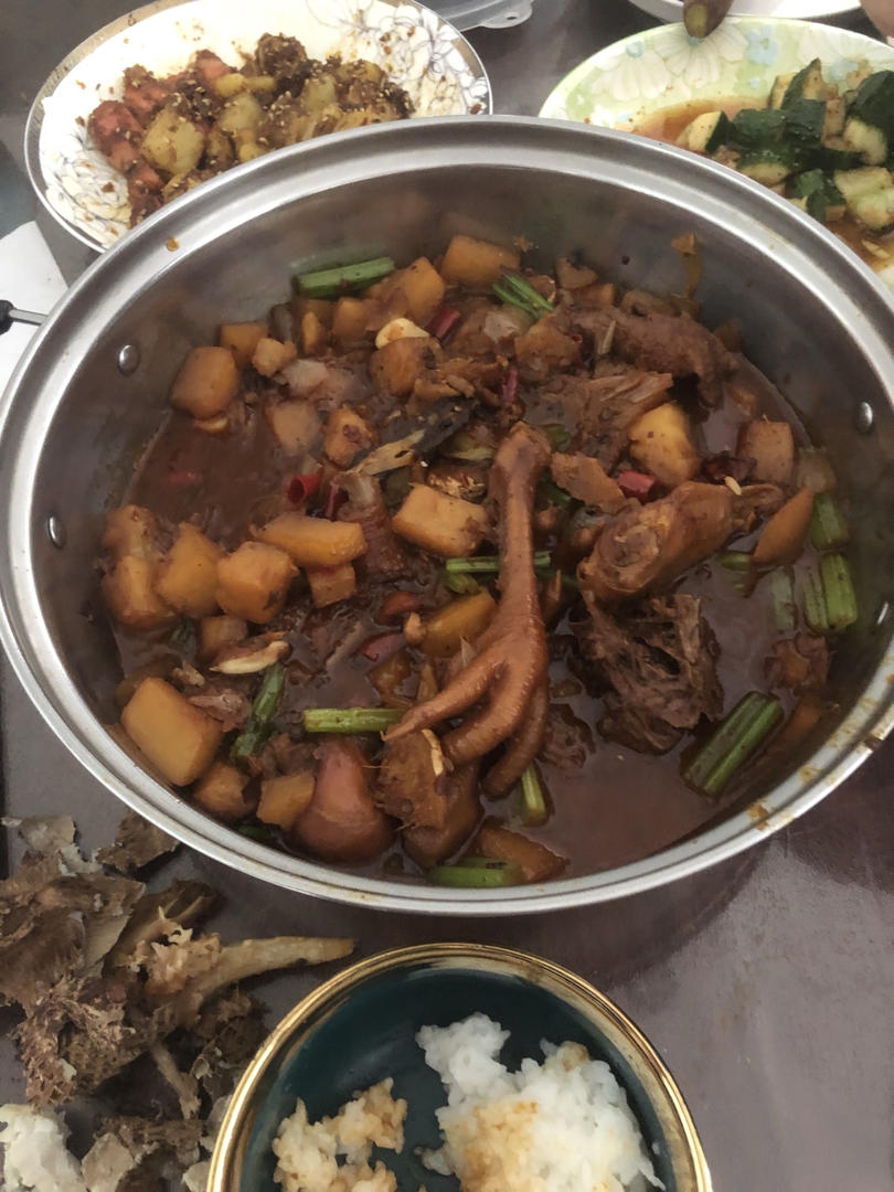 比店里好吃的重庆鸡公煲！