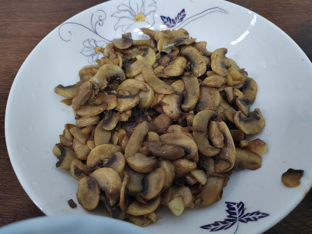 鲜香嫩滑！好吃不胖的蒜香炒口蘑！