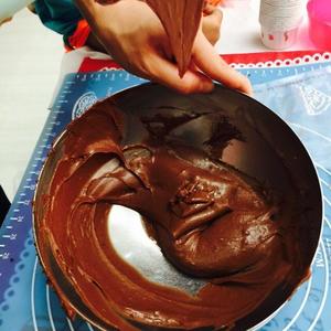 巧克力纸杯蛋糕的做法 步骤6