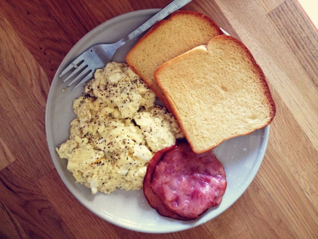 牛奶炒鸡蛋 scrambled eggs