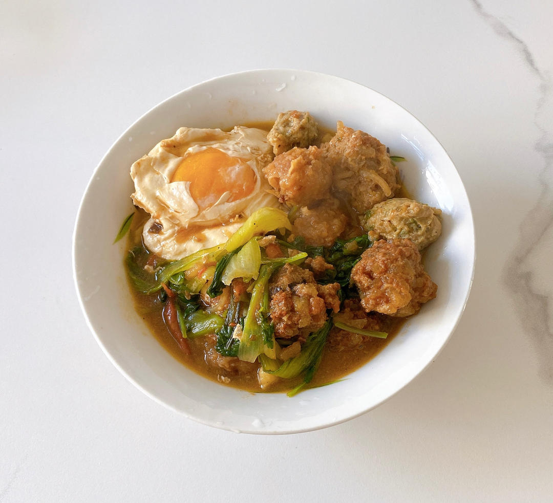 念念不忘的炸丸子汤，看过之后就会觉得超级简单，一口一个小肉丸