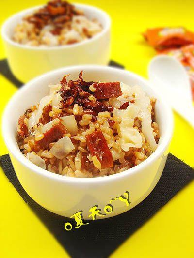 红葱油卷心菜焖金华火腿糙米饭的做法