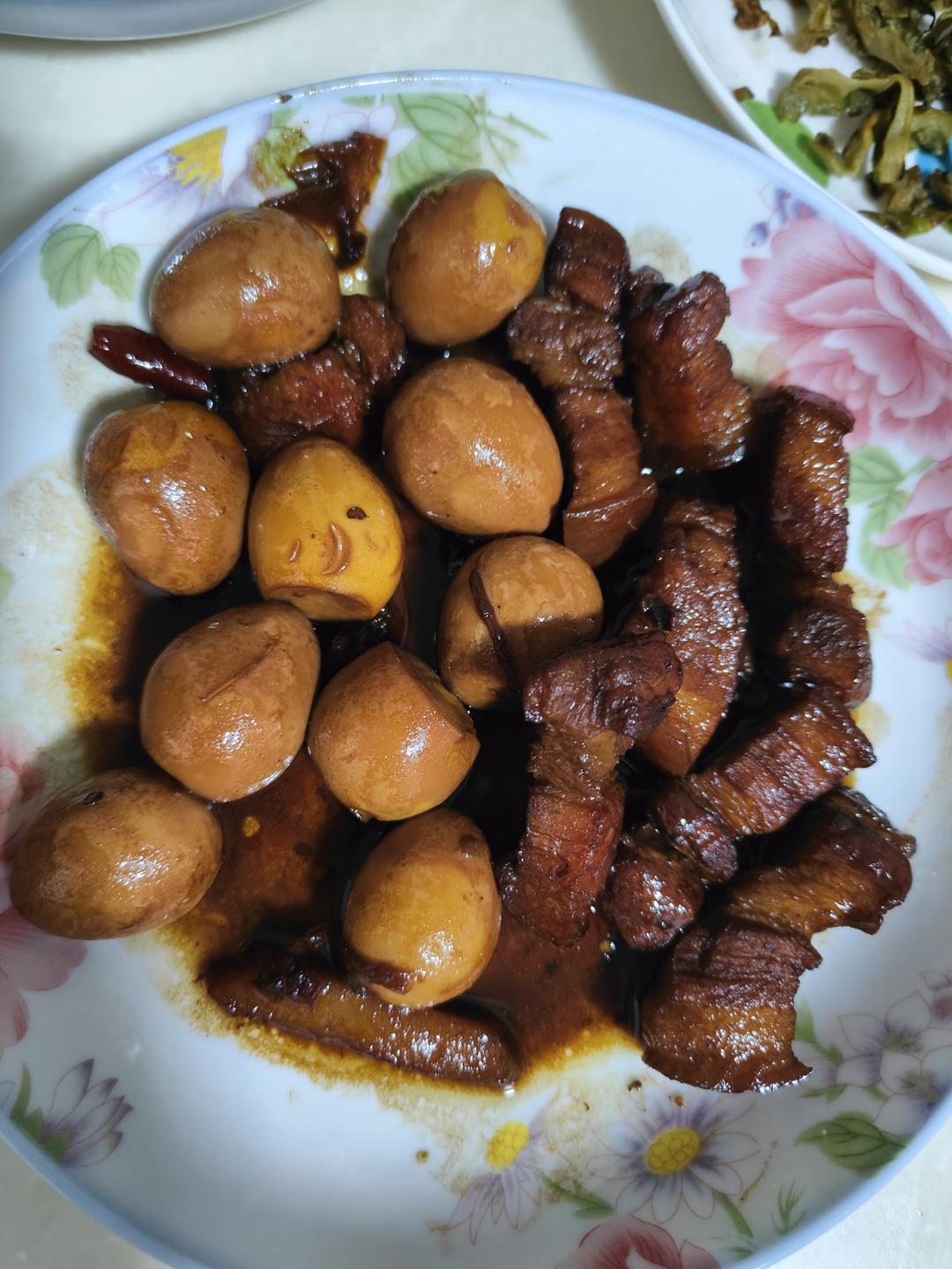 红烧肉炖鹌鹑蛋