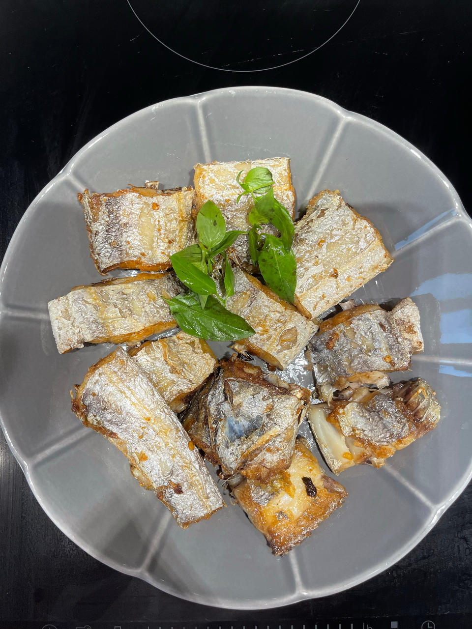 香煎带鱼（不裹粉不易烂的技巧）
