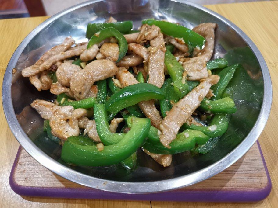3分钟快手青椒炒牛肉，家庭版无盐无味精嫩香牛肉，我的常备菜单