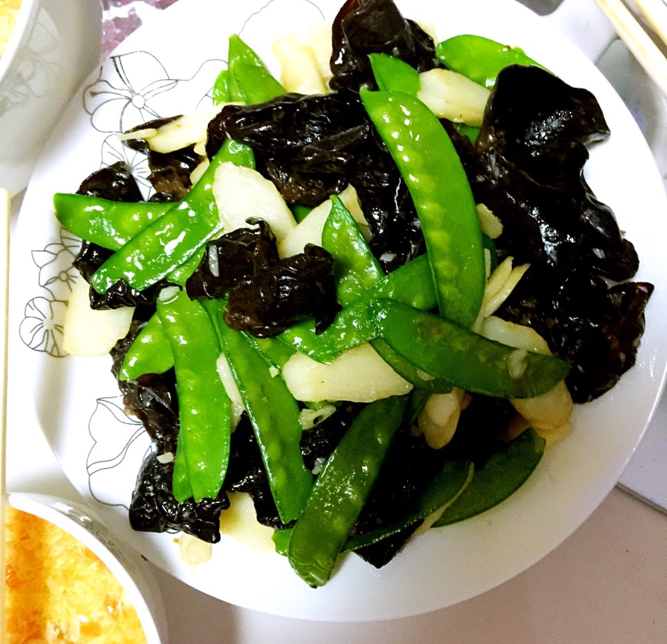 简单好吃的山药木耳炒荷兰豆