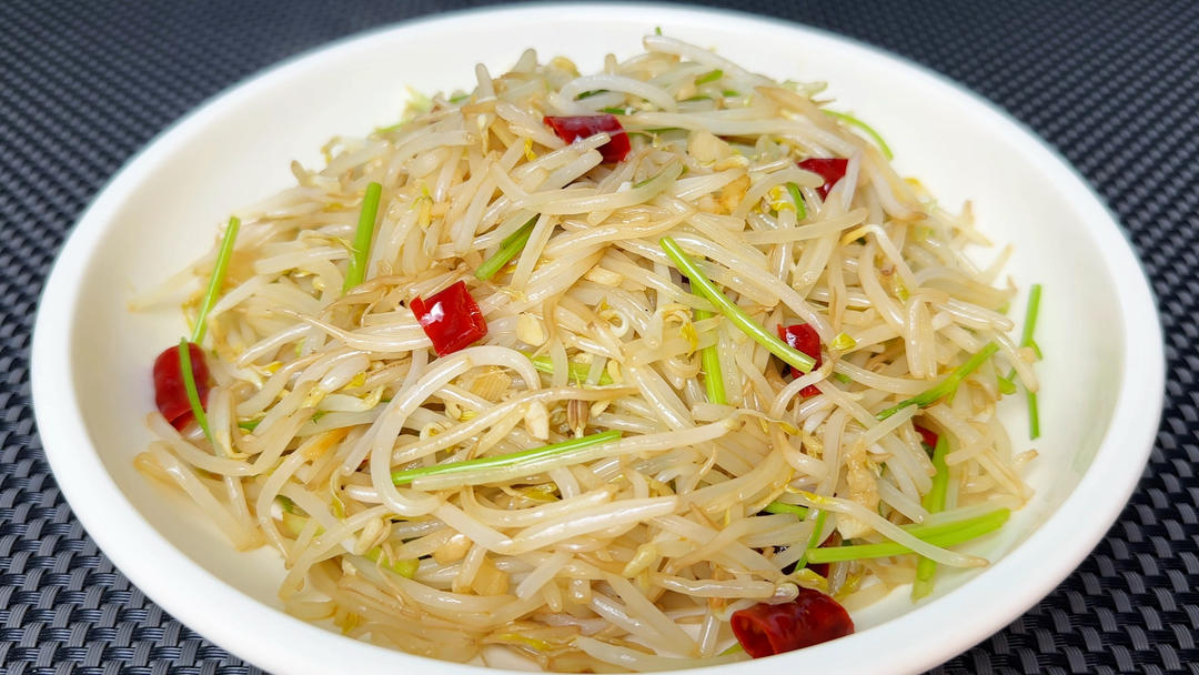 炒豆芽好吃的小技巧，清脆爽口不出汤，和饭店的一个味道