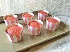 小红帽cupcake | 红丝绒乳酪戚风纸杯蛋糕的做法 步骤13