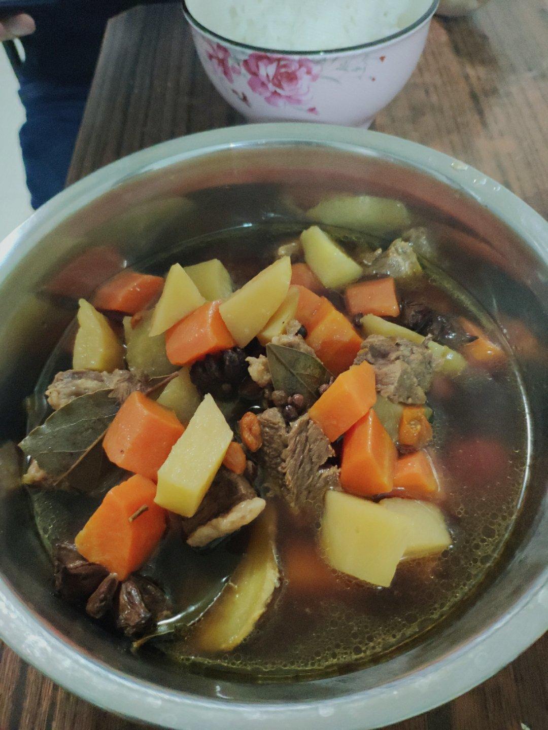 牛肉炖土豆胡萝卜