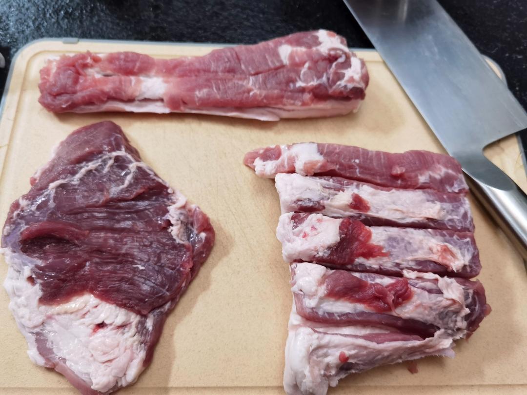 脆皮烧肉，皮酥脆、肉甘香，生烧做法