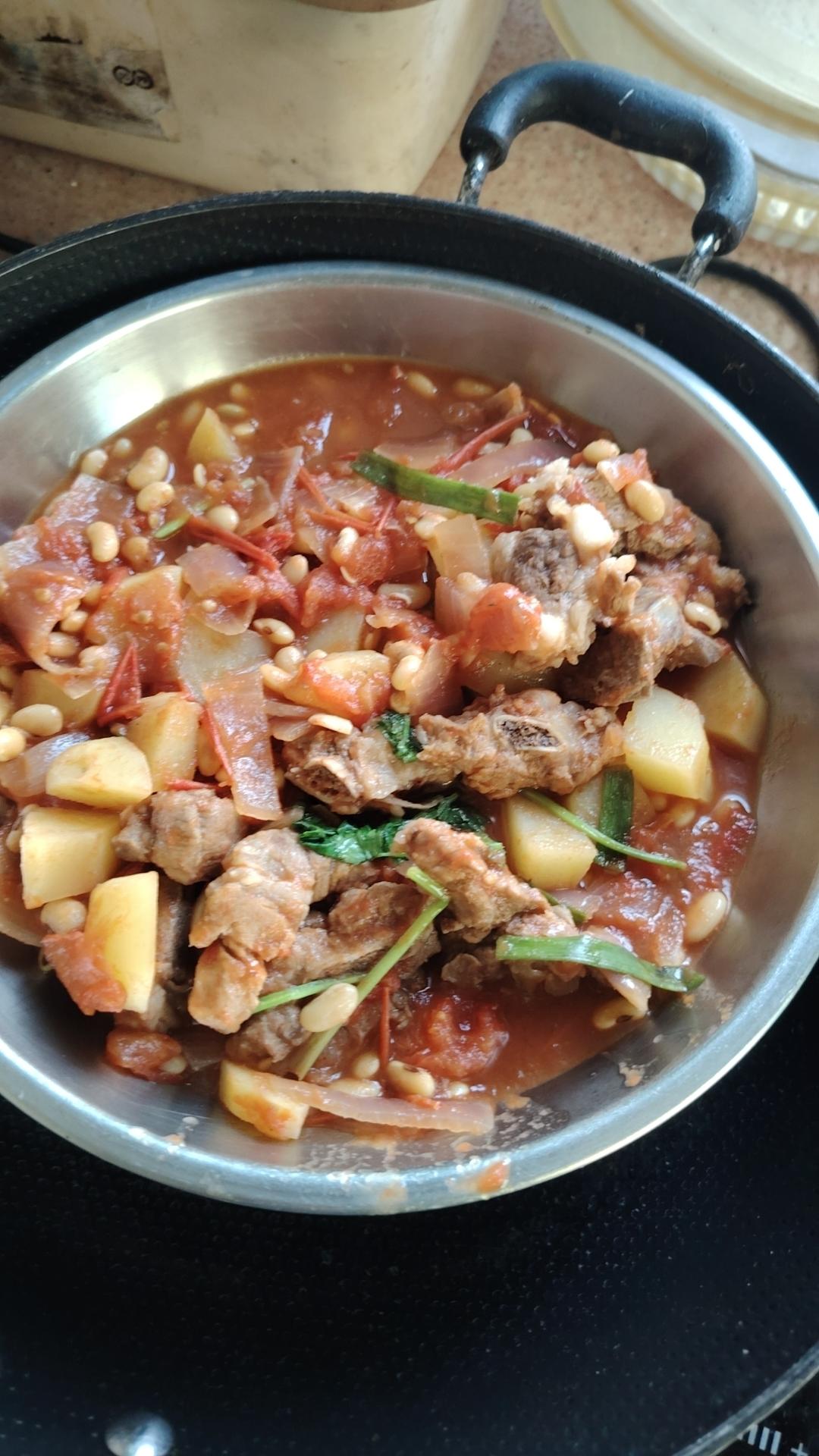 🍅番茄土豆排骨煲，软烂入味，汤汁浓郁！