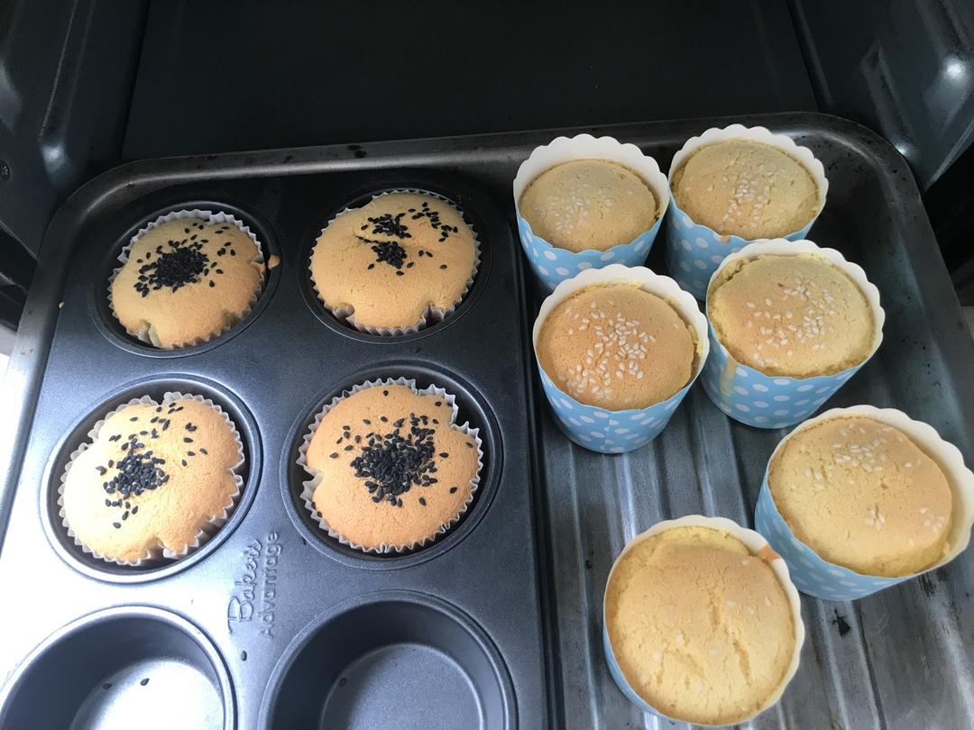 原味海绵纸杯蛋糕（非常适合裱花、盖糖皮的cupcake方子）
