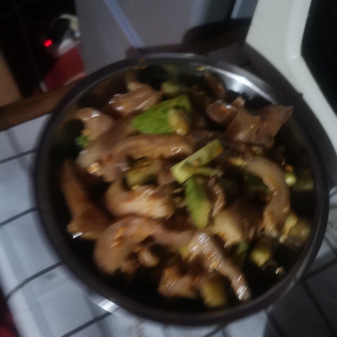 🔥这样做的凉拌猪耳朵，口感爽脆，简单又好吃❗️