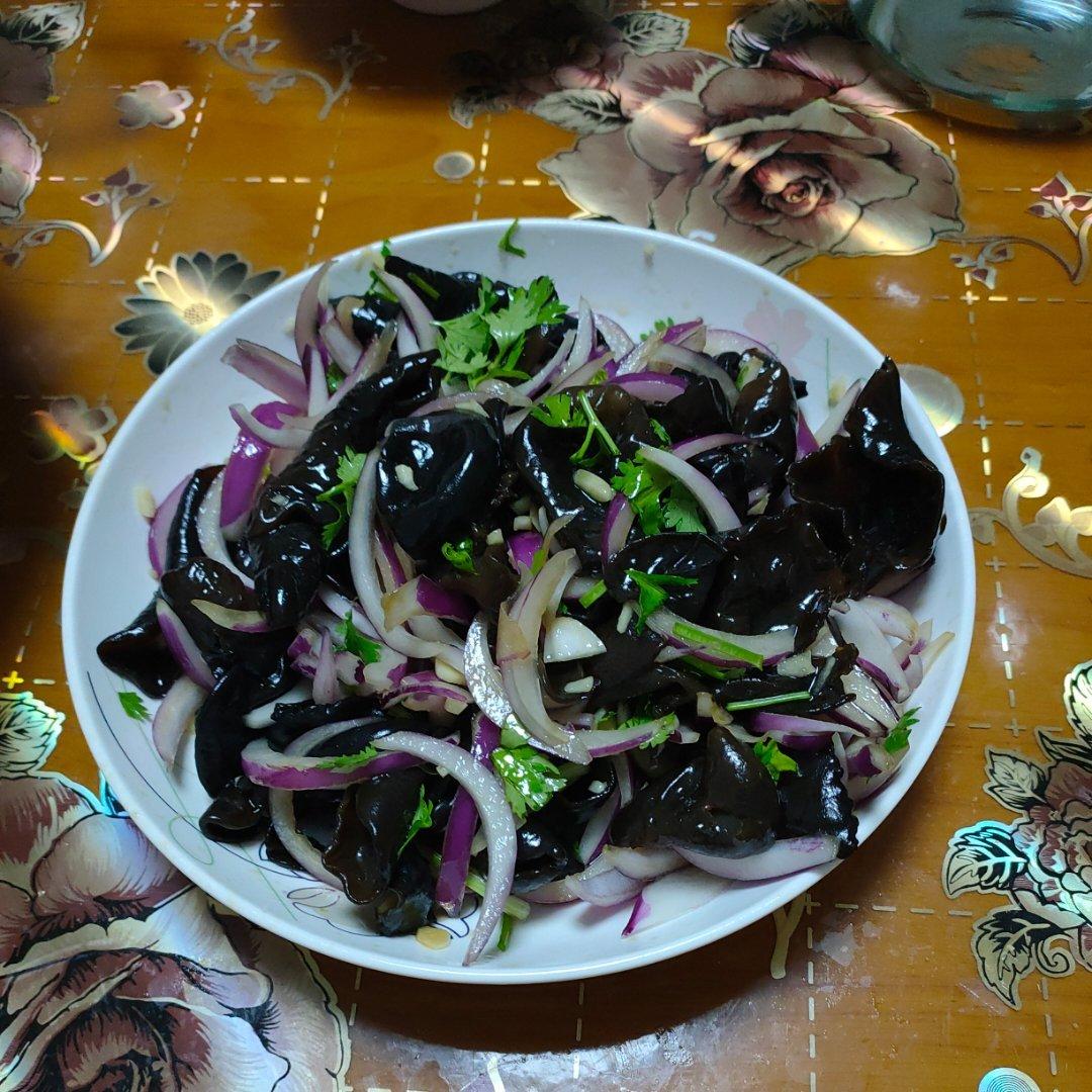 凉拌洋葱木耳