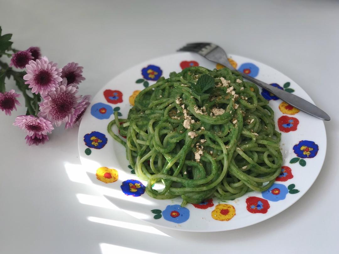 【健康三餐】菠菜牛油果青酱西葫芦面条